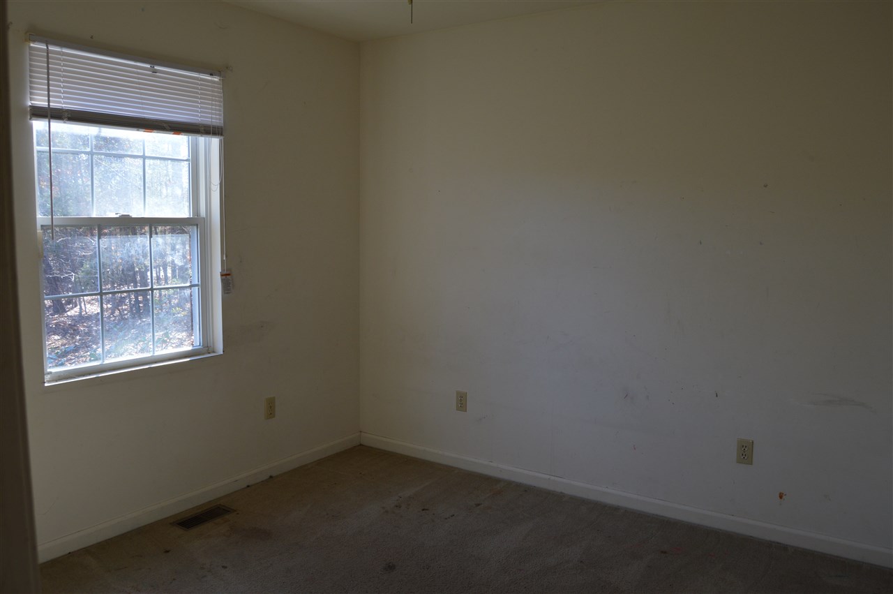 3333 Ridge Road Palmyra, VA 22963 - Photo 8 of 9 an empty room with a window