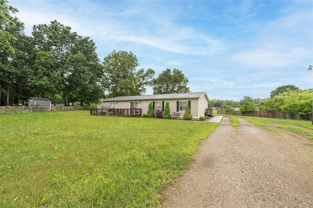 430 North Blue Creek Road Benton Harbor, MI 49022 - Photo 2 of 20