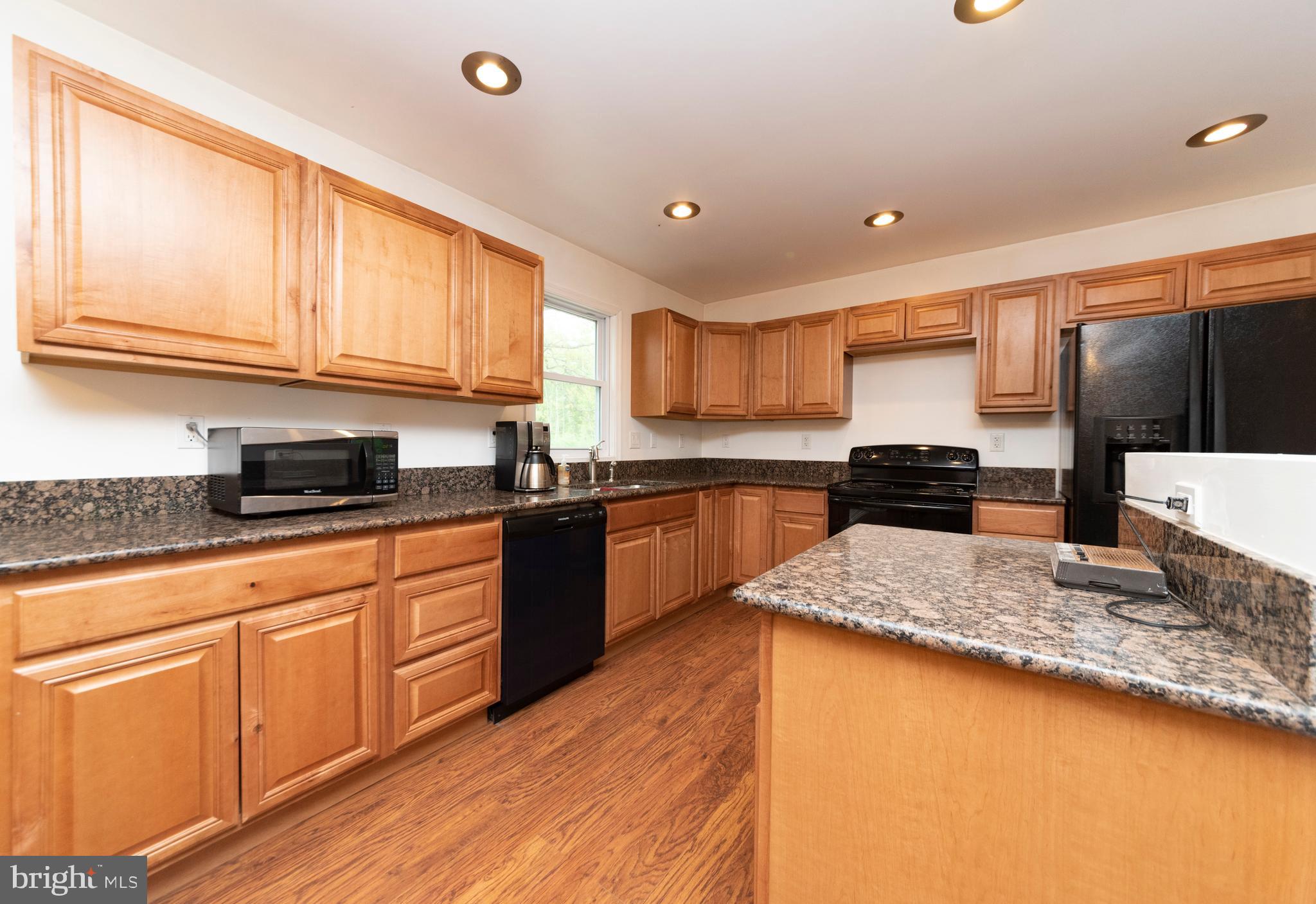 517 Roe Ingleside Road Centreville, MD 21617 - Photo 15 of 57 Kitchen w/granite countertops