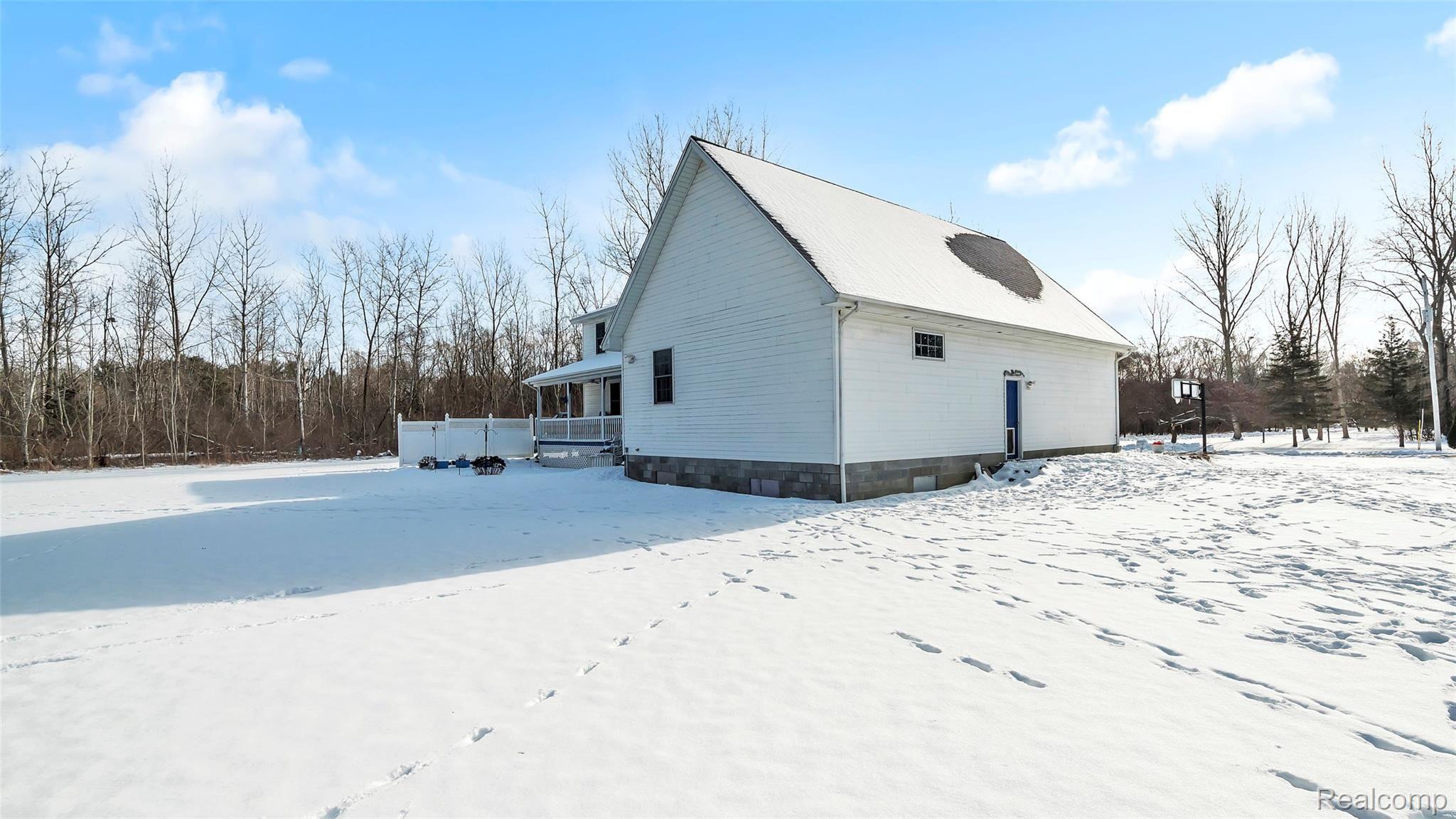 4181 East Carpenter Road Flint, MI 48506 - Photo 47 of 55 4181-e-Carpenter-Rd-WindowStill-Real-Estate-Photography-44.jpg