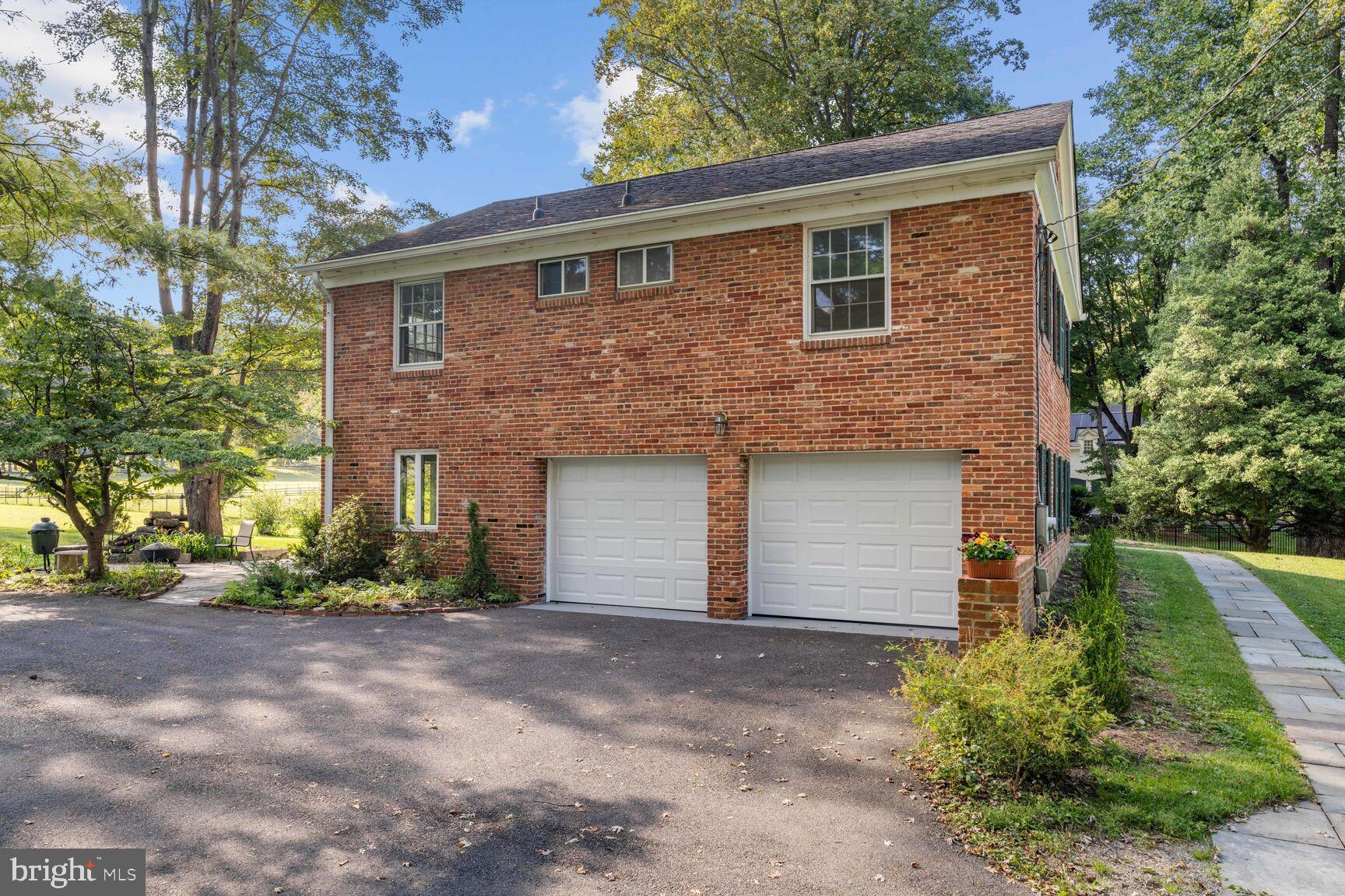 10520 South Glen Road Potomac, MD 20854 - Photo 4 of 22
