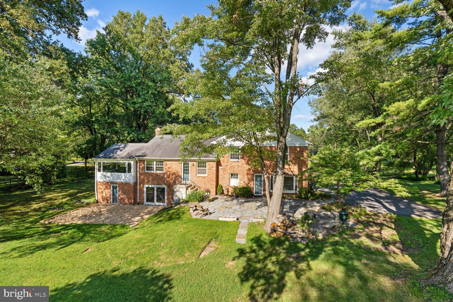 10520 South Glen Road Potomac, MD 20854 - Photo 7 of 22