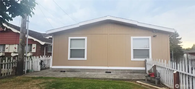 a front view of house with yard