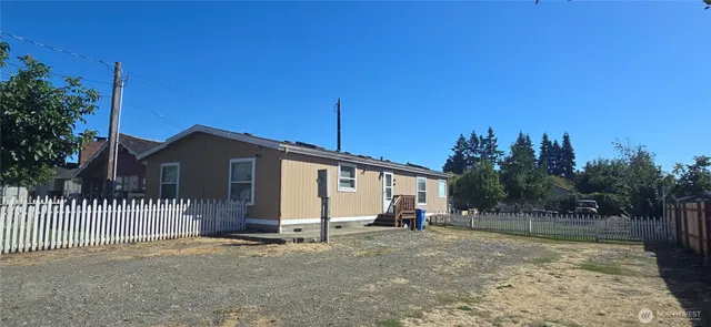 a view of a house with a yard and tree
