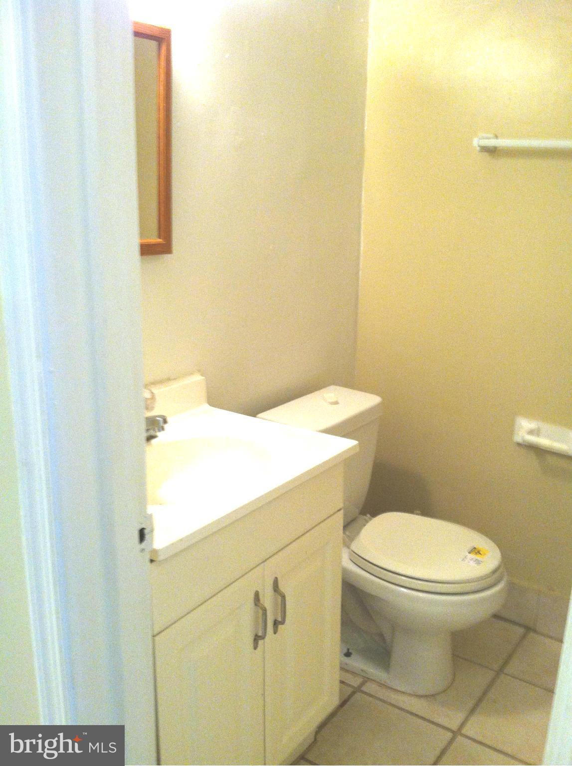952 Mt Olivet Road Northeast Washington, DC 20002 - Photo 13 of 17 Bath