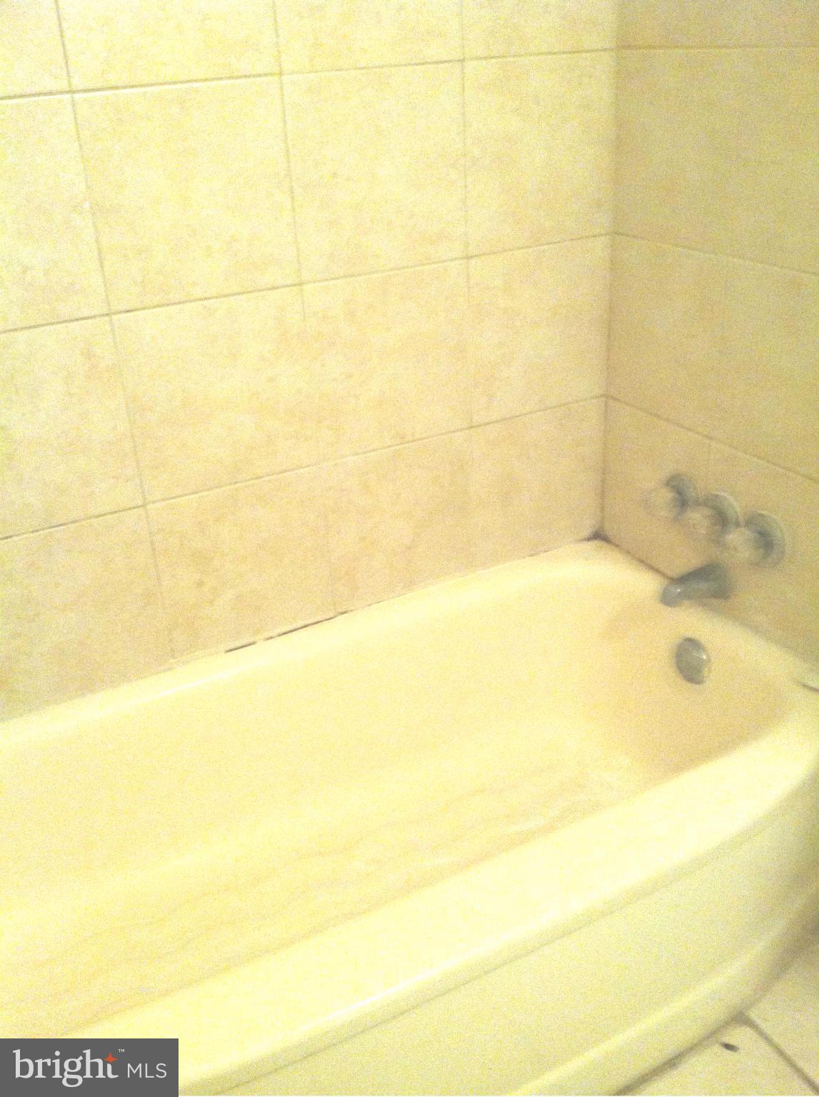 952 Mt Olivet Road Northeast Washington, DC 20002 - Photo 15 of 17 Bath