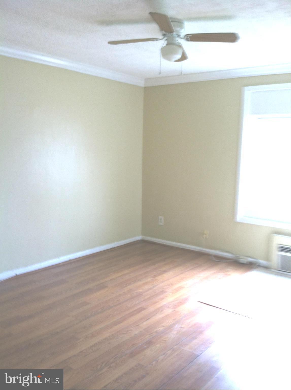 952 Mt Olivet Road Northeast Washington, DC 20002 - Photo 3 of 17 Living Room