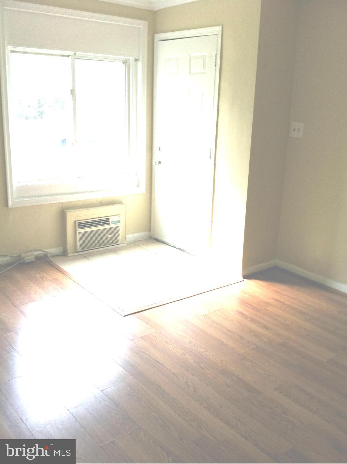 952 Mt Olivet Road Northeast Washington, DC 20002 - Photo 4 of 17 Living Room