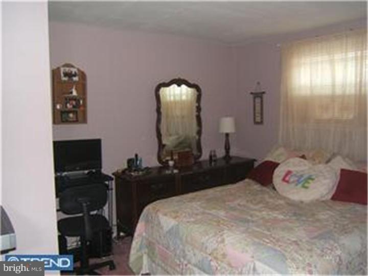 3225 Morning Glory Road Philadelphia, PA 19154 - Photo 2 of 7