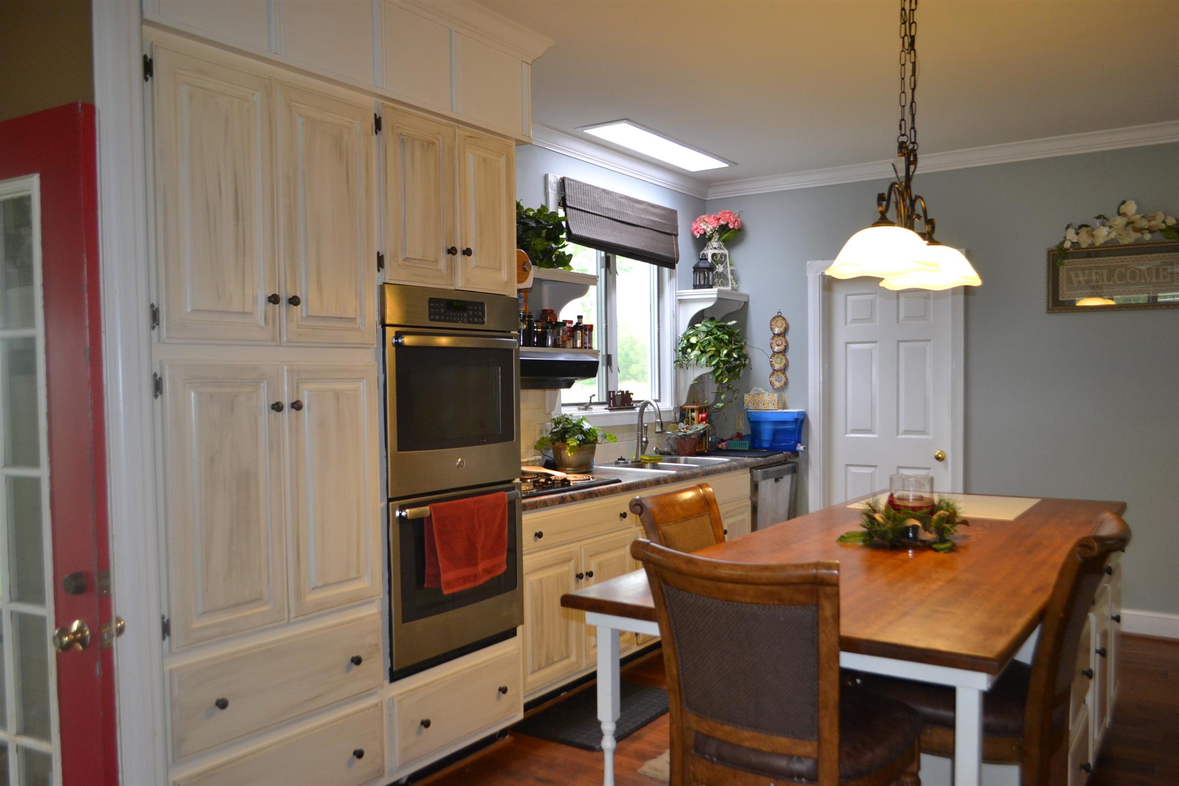 2436 Morrison Viola Road Morrison, TN 37357 - Photo 7 of 28 a kitchen with a table and chairs in it