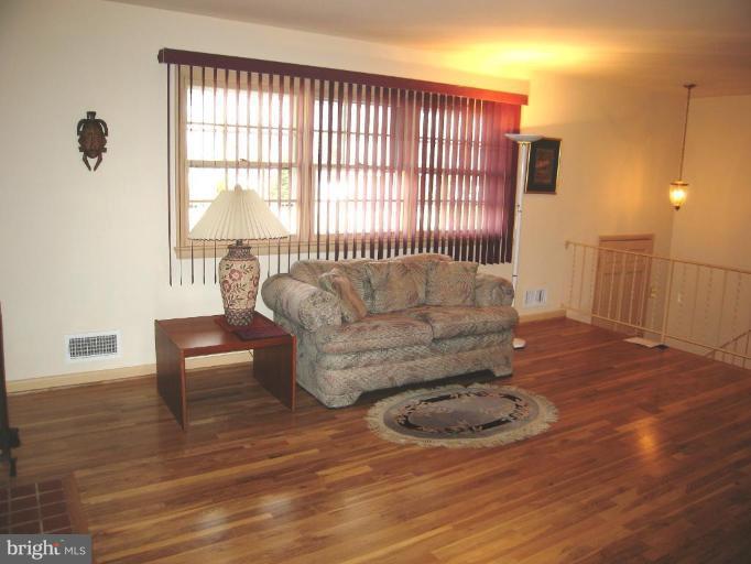 7804 Hayfield Road Alexandria, VA 22315 - Photo 2 of 30 Living Room #2