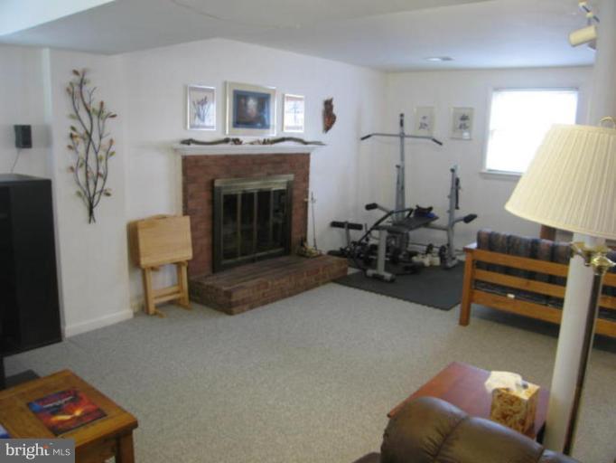 7804 Hayfield Road Alexandria, VA 22315 - Photo 17 of 30 Family Room #3