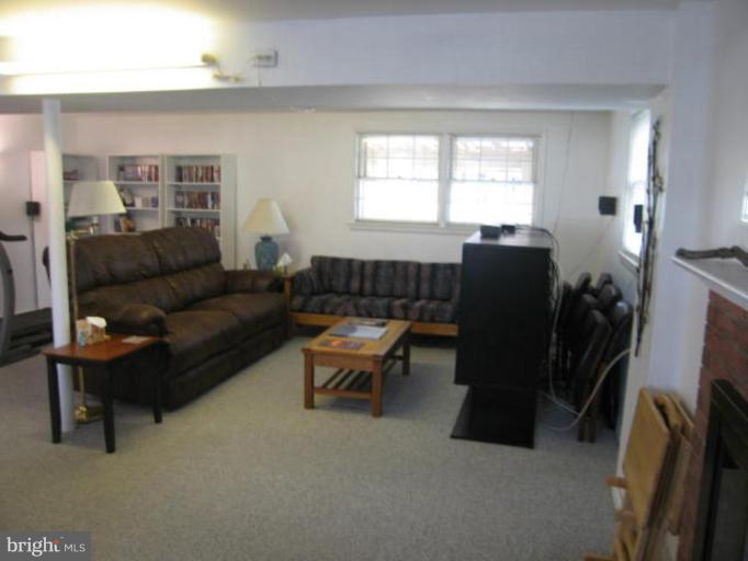 7804 Hayfield Road Alexandria, VA 22315 - Photo 18 of 30 Family Room #2