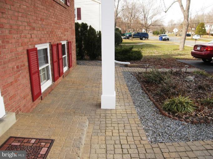 7804 Hayfield Road Alexandria, VA 22315 - Photo 27 of 30 Patio