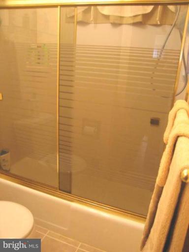 7804 Hayfield Road Alexandria, VA 22315 - Photo 28 of 30 Master Bath #2