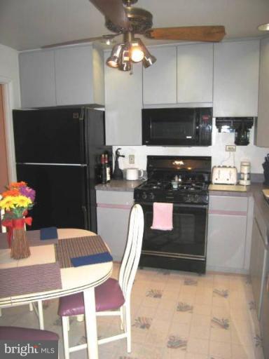7804 Hayfield Road Alexandria, VA 22315 - Photo 5 of 30 Kitchen