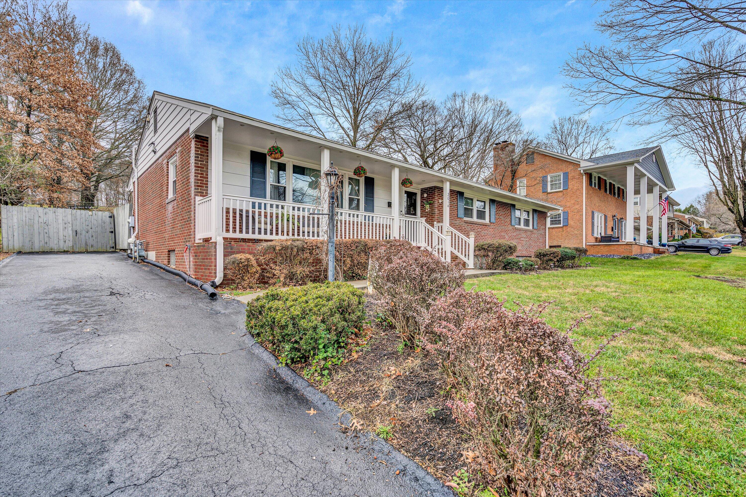 3014 Lofton Road Roanoke, VA 24018 - Photo 2 of 36 02-SGM-09061