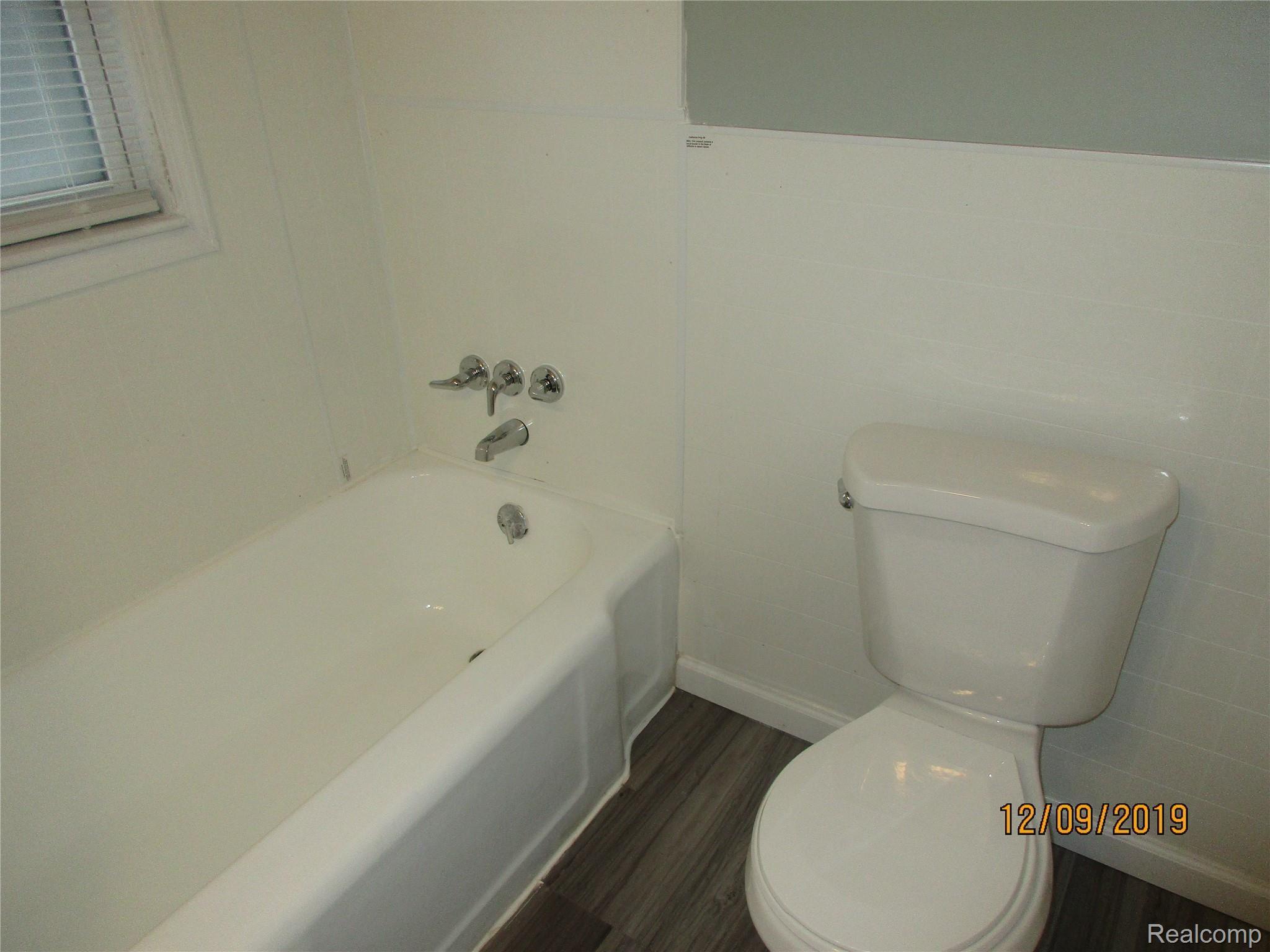 42 Oak Street River Rouge, MI 48218 - Photo 11 of 22 Lower Level Unit #1 Bathroom