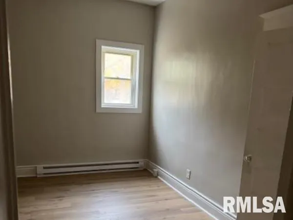 $1,100 | 500 South Douglas Avenue, Unit B, Springfield, IL 62704