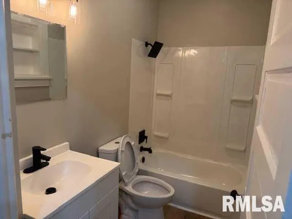 $1,100 | 500 South Douglas Avenue, Unit B, Springfield, IL 62704