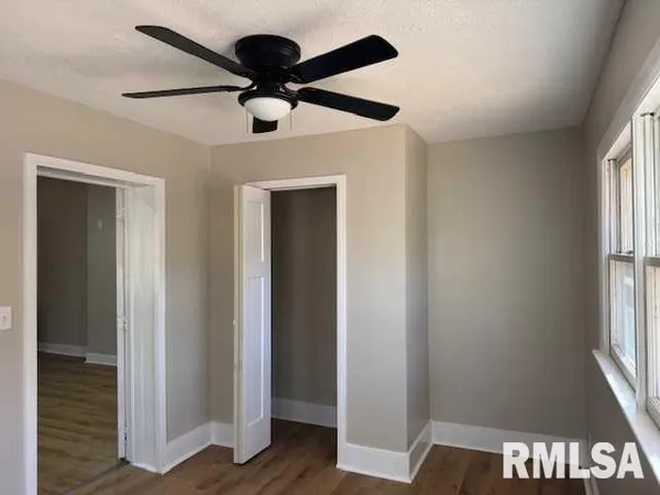 $1,100 | 500 South Douglas Avenue, Unit B, Springfield, IL 62704