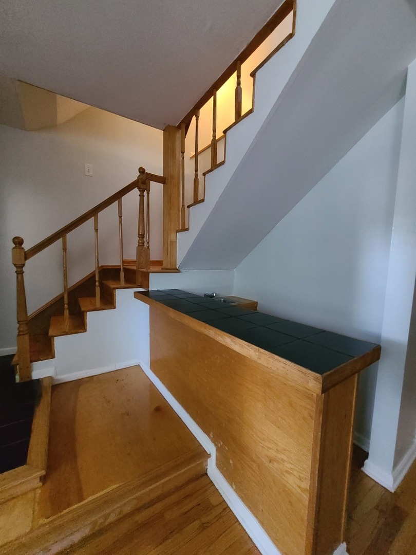 1531 West Highland Avenue, Unit 1 Chicago, IL 60660 - Photo 10 of 14 a view of entryway