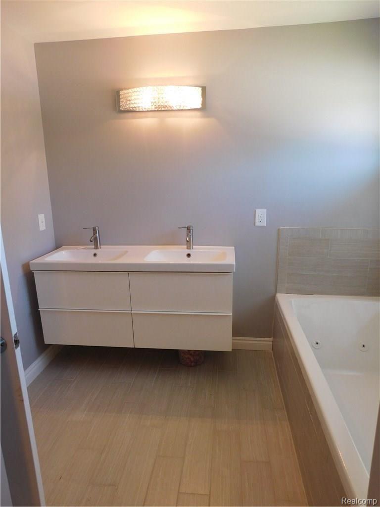 52077 Boland Road New Baltimore, MI 48047 - Photo 32 of 67 Master Bath