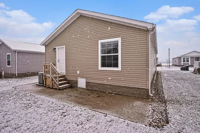 $137,900 | 1283 East Ellis Road, Unit 14, Norton Shores, MI 49441