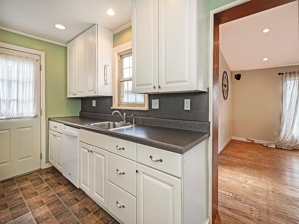 330 Hazel Drive Pittsburgh, PA 15228 - Photo 2 of 23