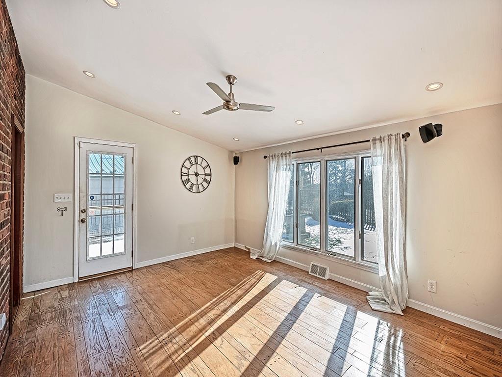 330 Hazel Drive Pittsburgh, PA 15228 - Photo 3 of 23