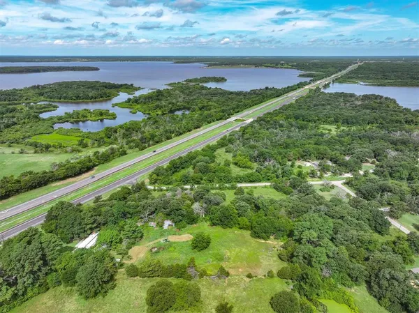 $500,000 | 15581 East E Highway, Kemp, TX 75143