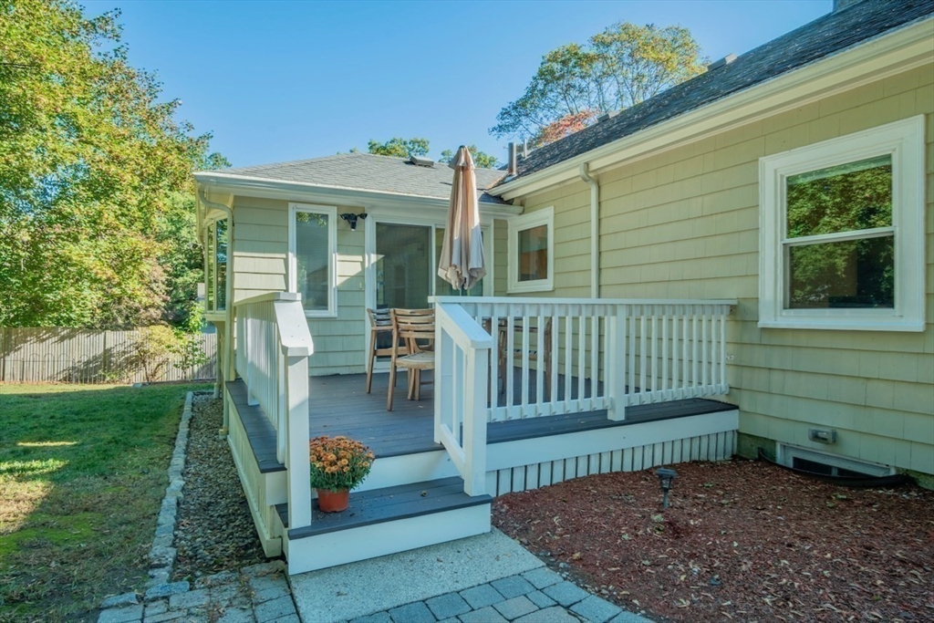 3 Elliot Road Lynnfield, MA 01940 - Photo 17 of 42 a front view of a house with a garden