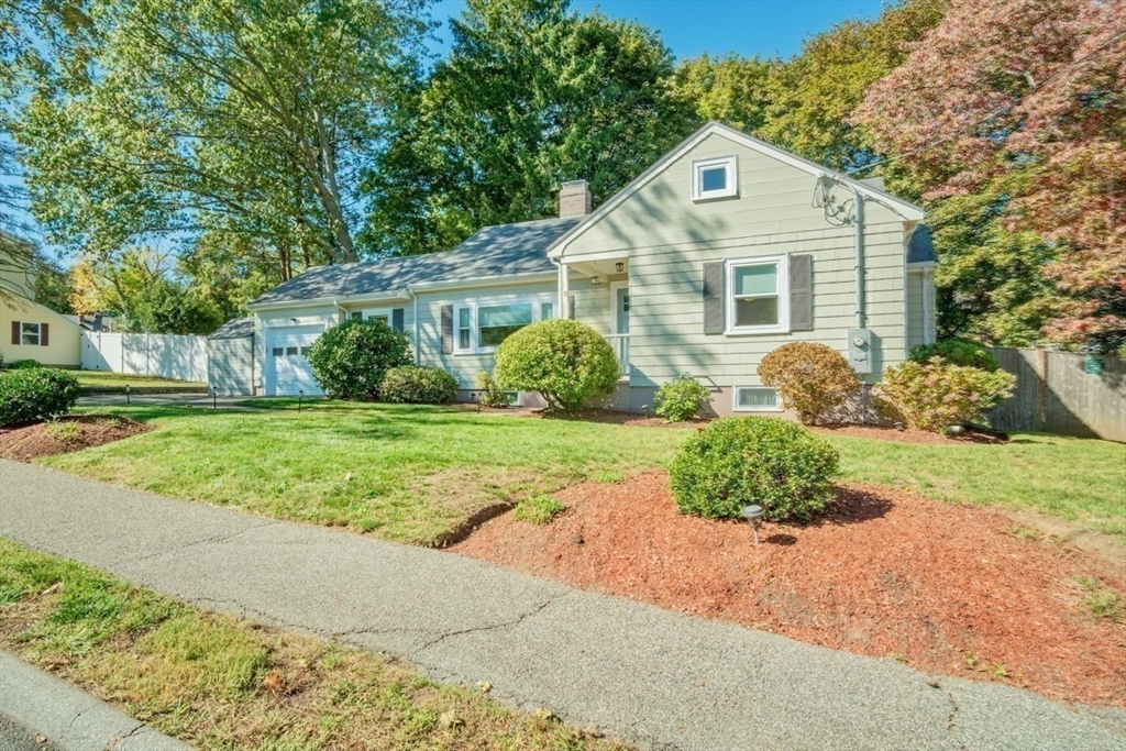 3 Elliot Road Lynnfield, MA 01940 - Photo 41 of 42 a front view of a house with garden