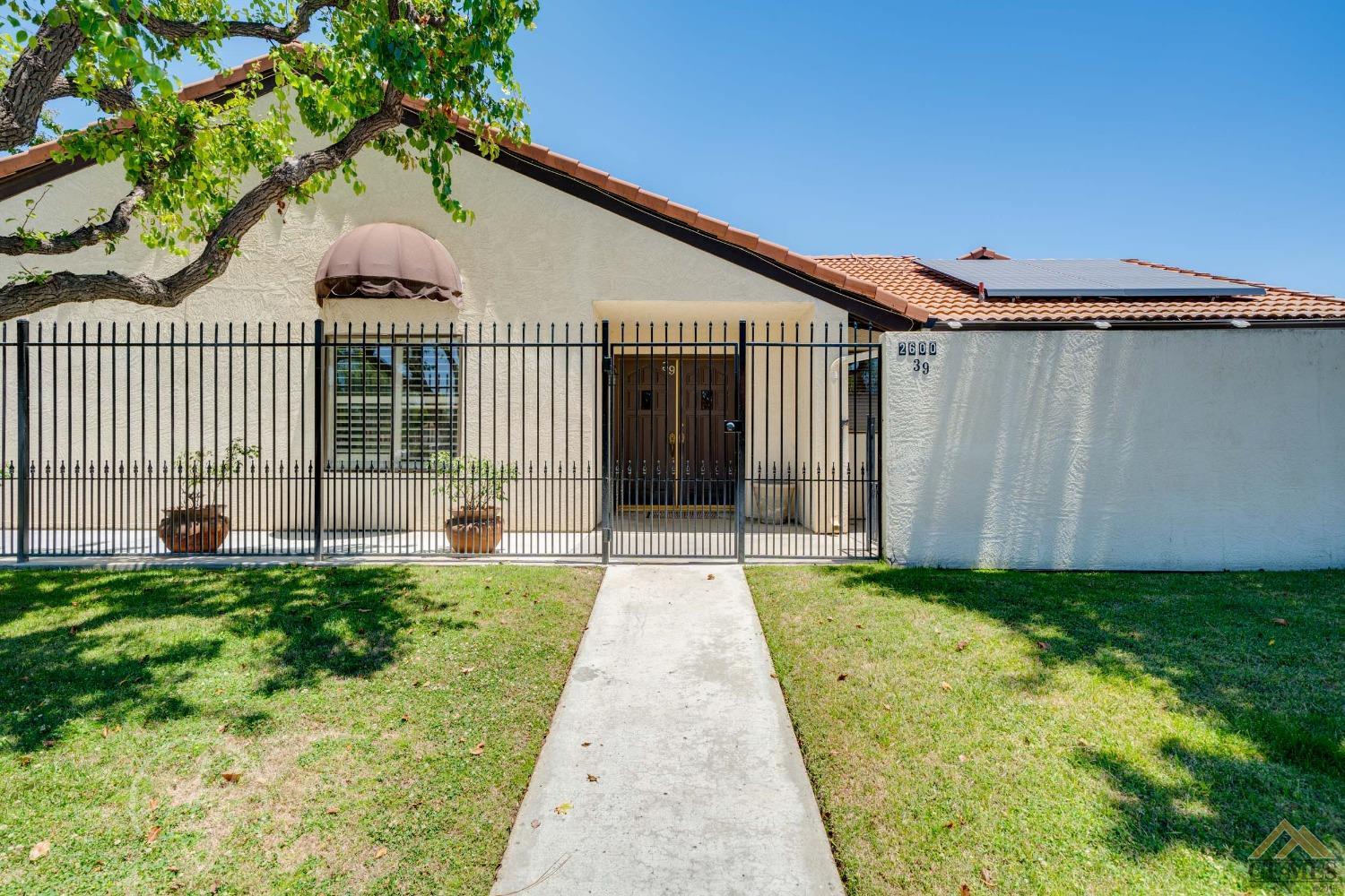 a view of a house with a backyard