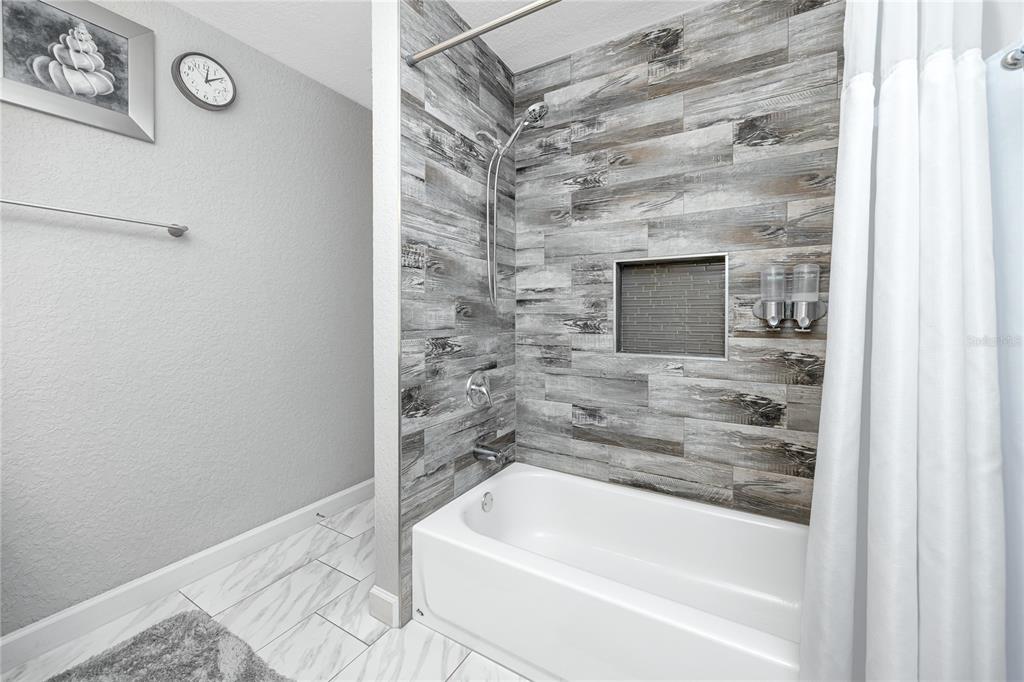 1869 Seton Drive Clearwater, FL 33763 - Photo 21 of 40 a bathroom with a bathtub