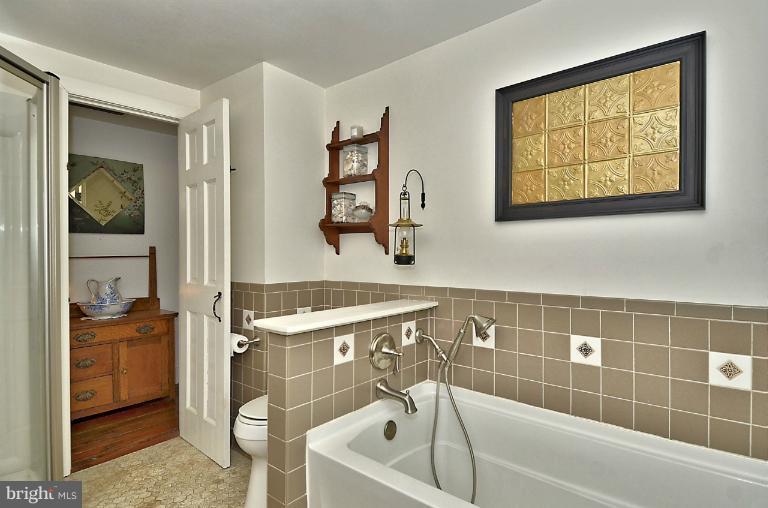 6516 Roy Shafer Road Middletown, MD 21769 - Photo 14 of 30 Bath