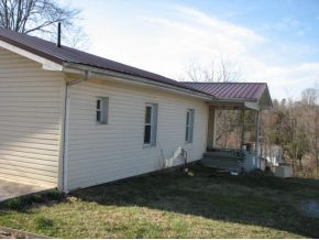328 Rogers Road Bristol, TN 37620 - Photo 2 of 12 Photo 2