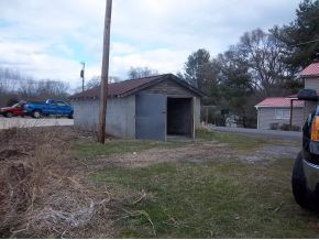 328 Rogers Road Bristol, TN 37620 - Photo 4 of 12 Photo 4