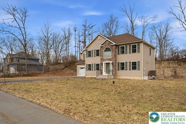 $399,900 | 225 Swan Court, East Stroudsburg, PA 18302