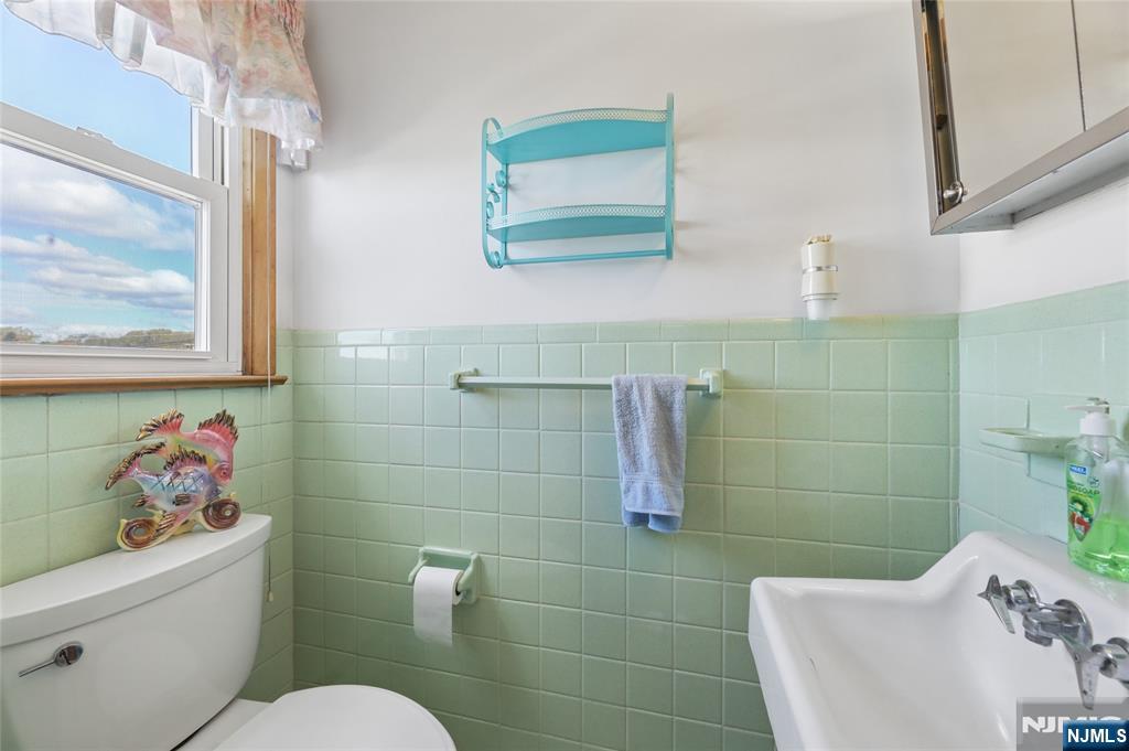 265 Lincoln Place Garfield, NJ 07026 - Photo 14 of 32