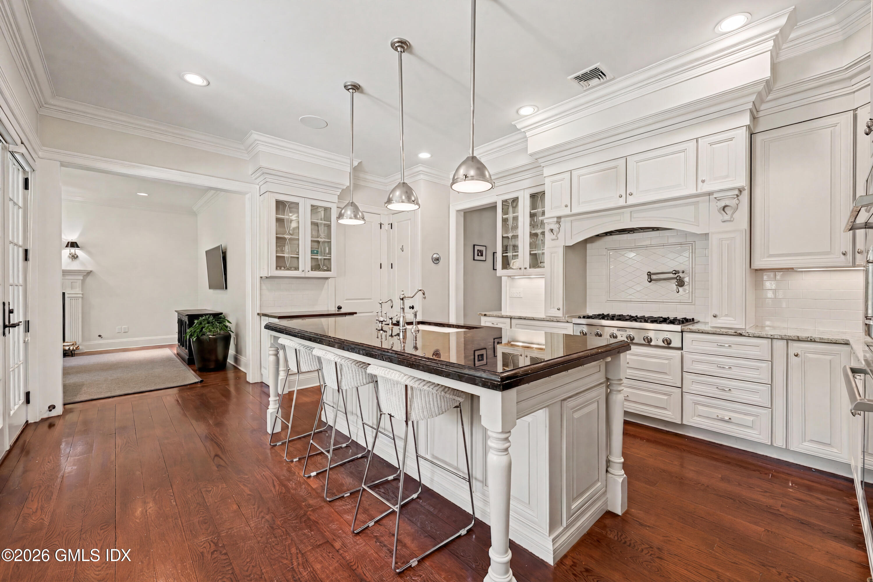 26 Circle Drive Greenwich, CT 06830 - Photo 8 of 29 Gourmet Kitchen