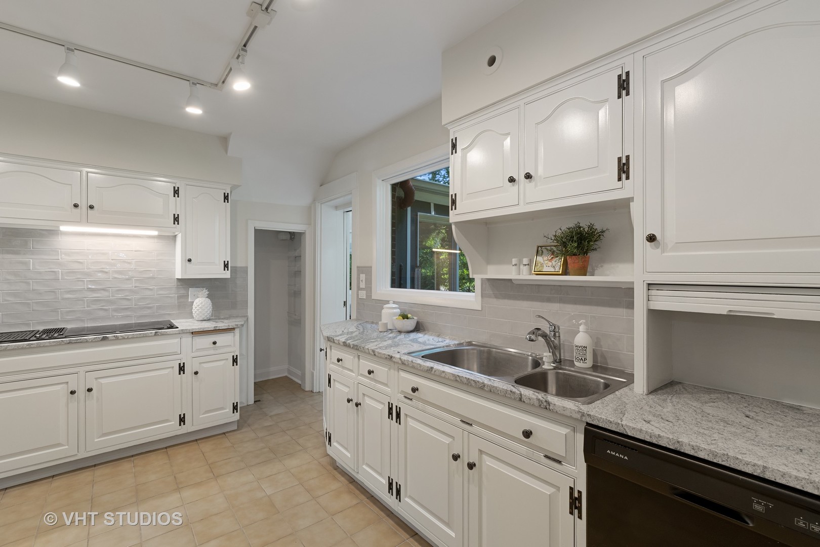 490 Sunset Road Winnetka, IL 60093 - Photo 9 of 24