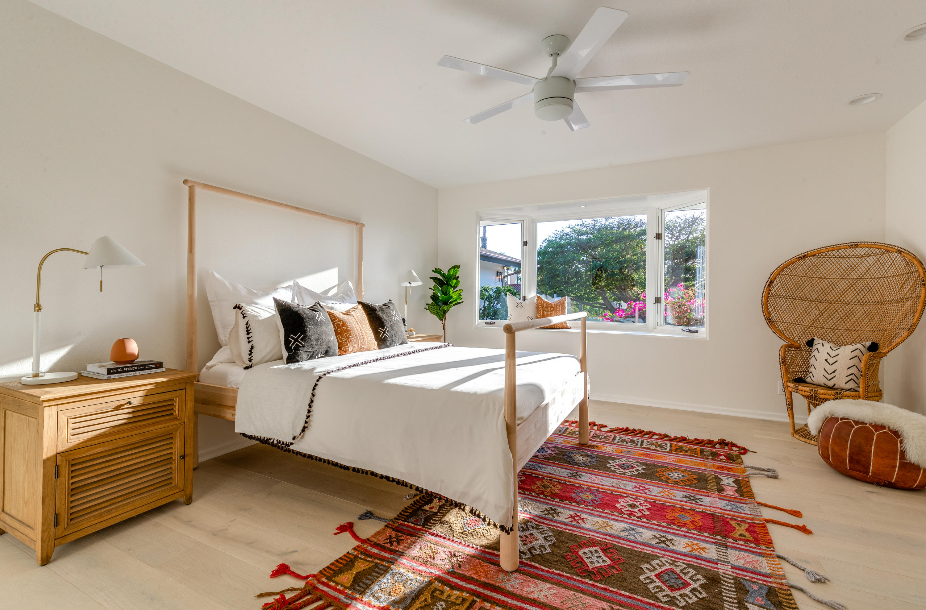 4671 La Espada Drive Santa Barbara, CA 93111 - Photo 20 of 37 a bed room with a bed and a fish tank