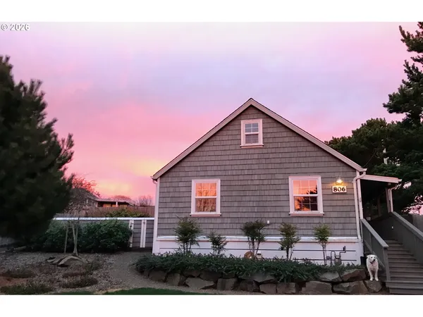 $399,000 | 806 Northeast Mast Avenue, Lincoln City, OR 97367