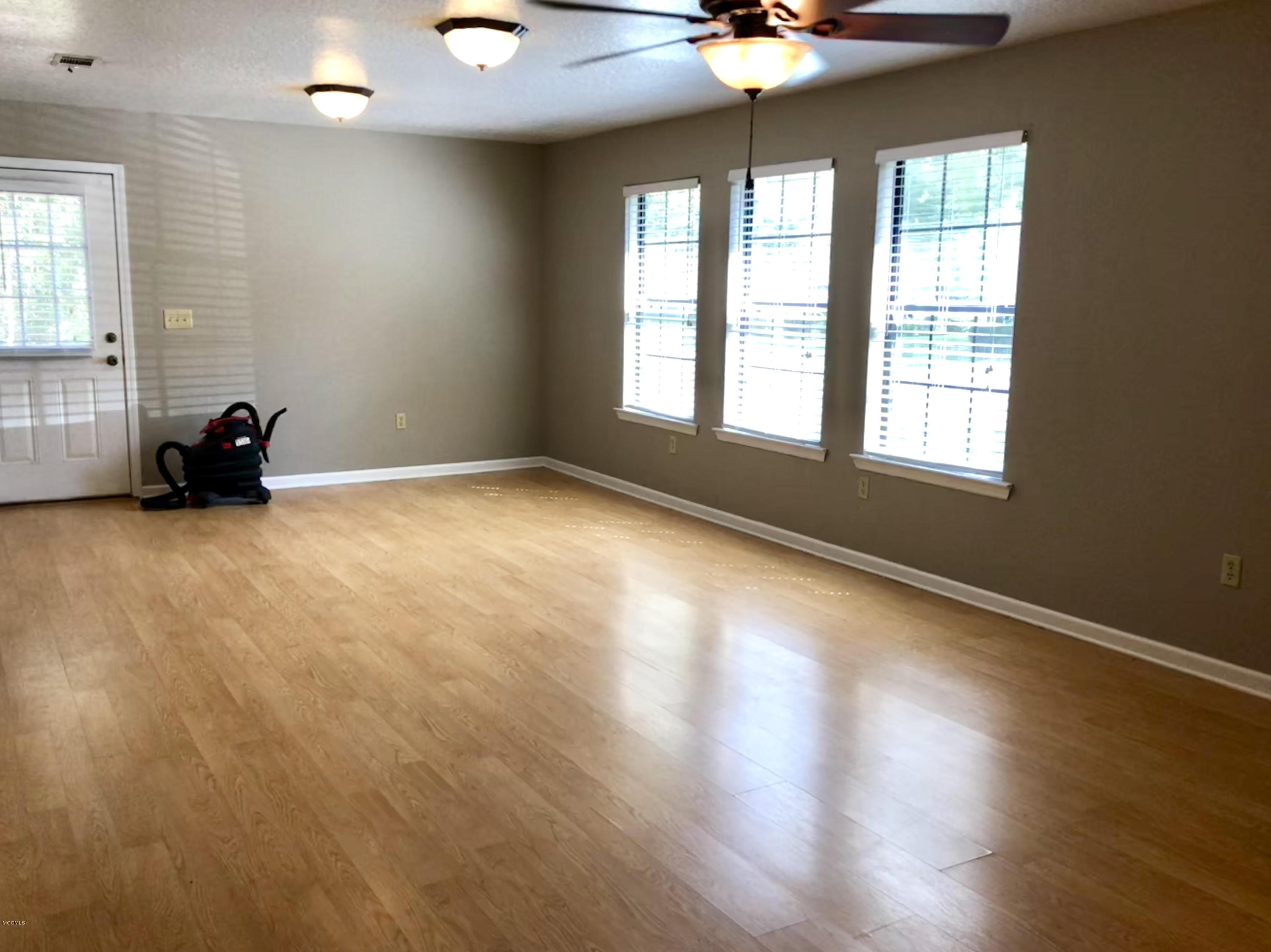 7009 Trehern Street Moss Point, MS 39563 - Photo 4 of 13 4