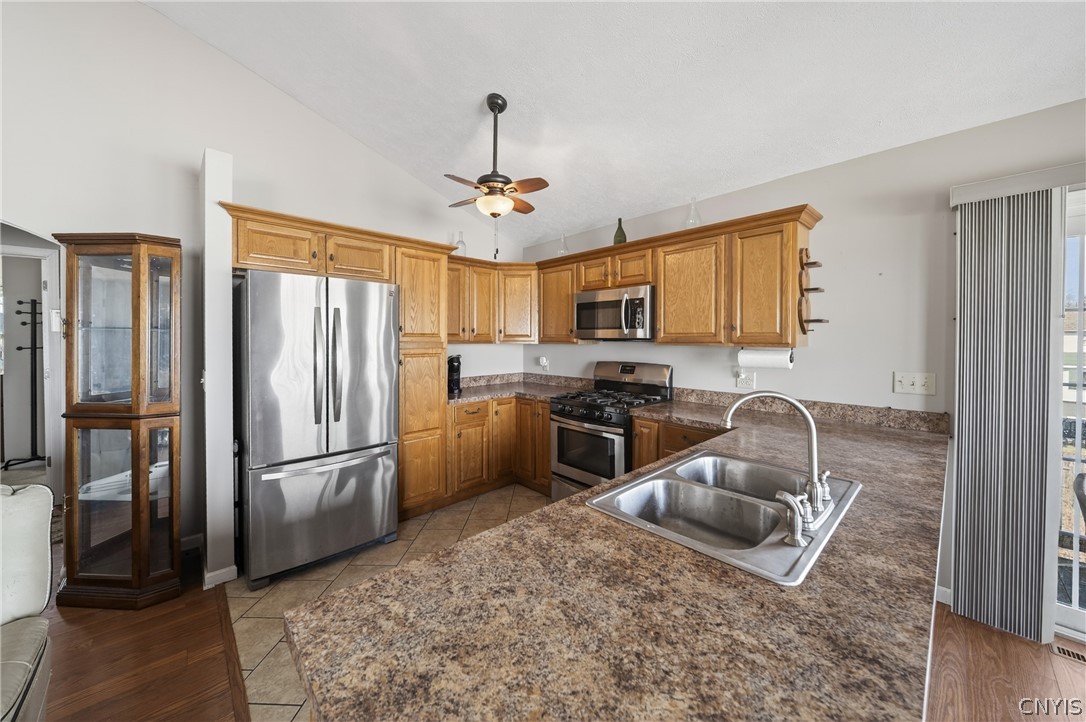 7113 Lakeshore Road Cicero, NY 13039 - Photo 12 of 45