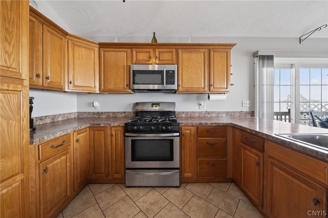 7113 Lakeshore Road Cicero, NY 13039 - Photo 13 of 45