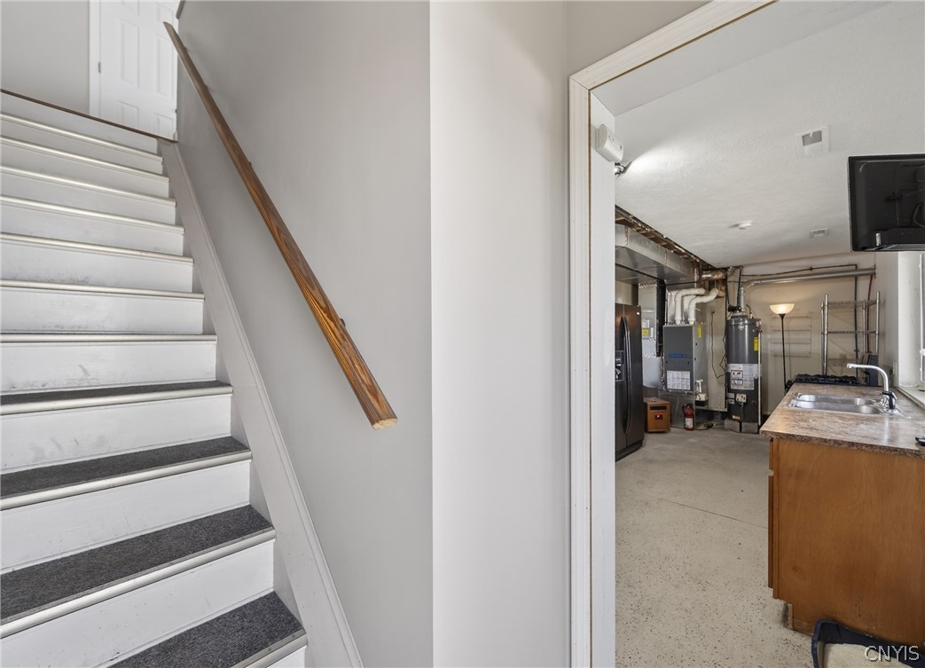 7113 Lakeshore Road Cicero, NY 13039 - Photo 31 of 45