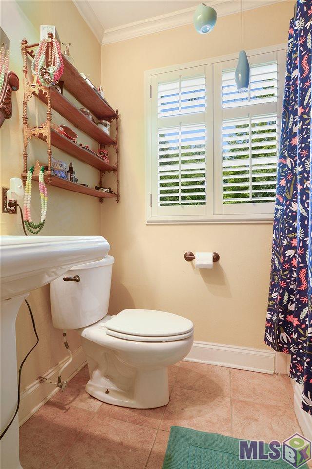 4836 Floynell Drive Baton Rouge, LA 70809 - Photo 11 of 14 Hall Bath