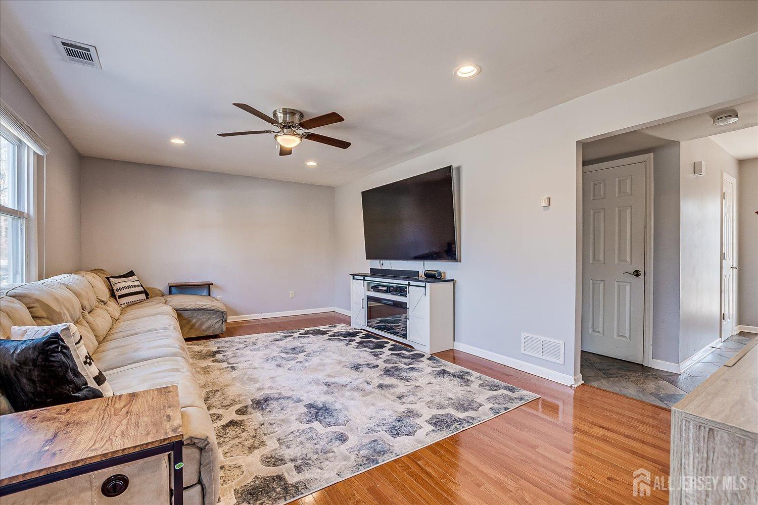 5 Patricia Avenue Edison, NJ 08837 - Photo 18 of 35